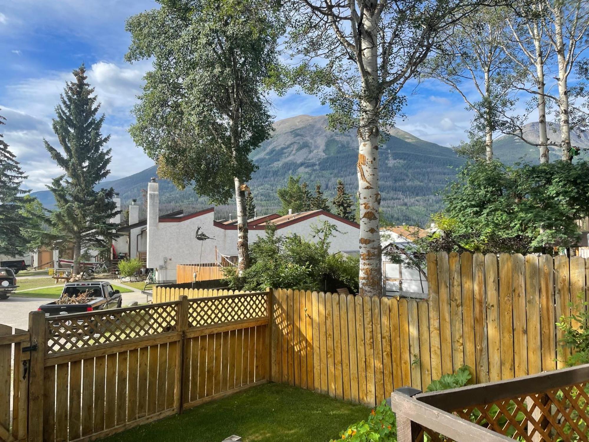 Cedar House Otel Jasper Dış mekan fotoğraf